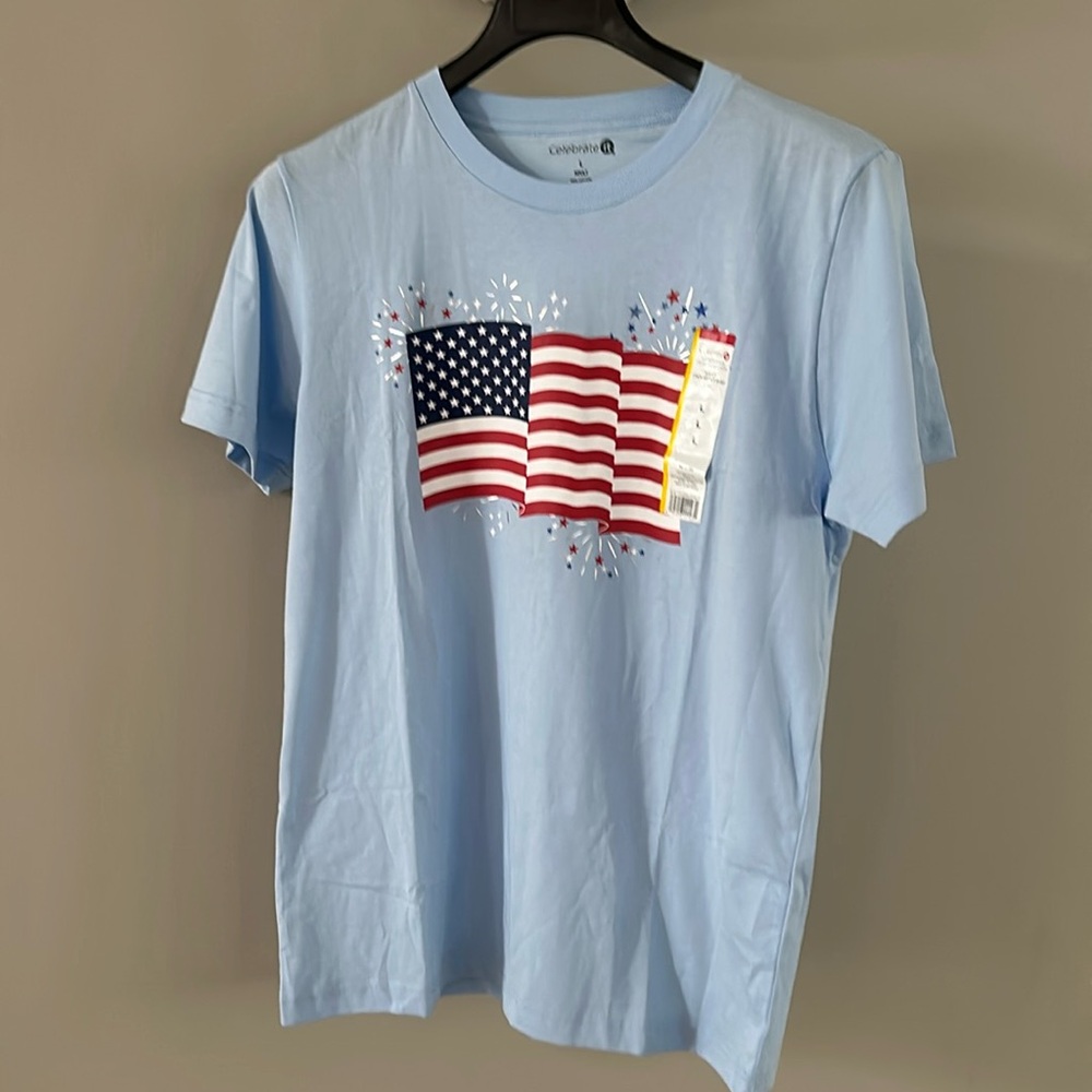 NWT unisex Celebrate it Flag tee shirt